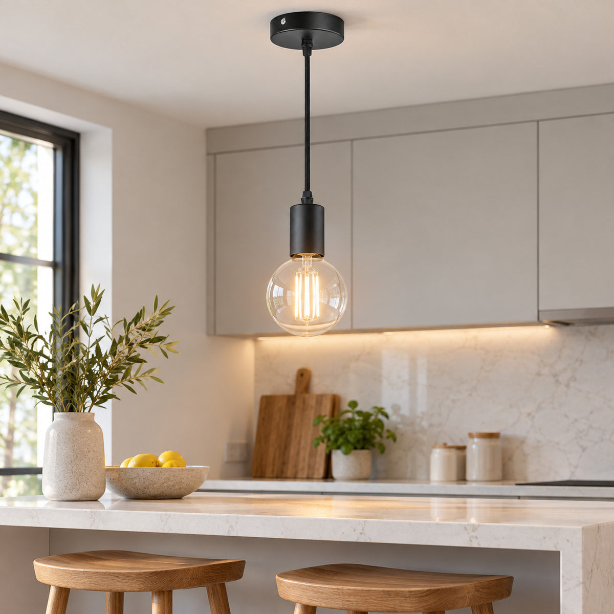 LANDLITE PL-32 függesztett lámpa – E27, max. 60 W, fekete